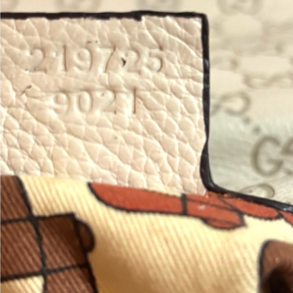 Gucci Beige Hobo Bag with Tassels - Picture 8 of 13